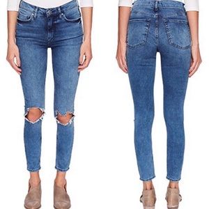 NWT Free People High Rise busted knee jeans 25